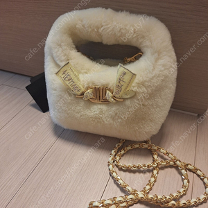 한섬 랑방 레터링 양털 미니백