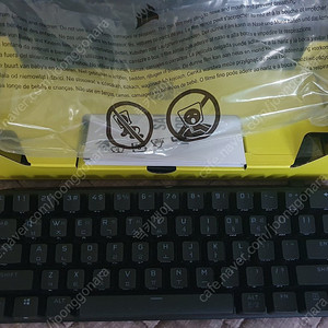 커세어 CORSAiR K70 PRO MiNi RGB 무선 키보드 판매합니다.