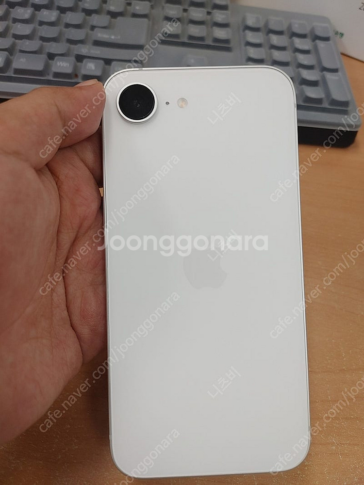 아이폰16e 자급제 화이트 판매해료--5