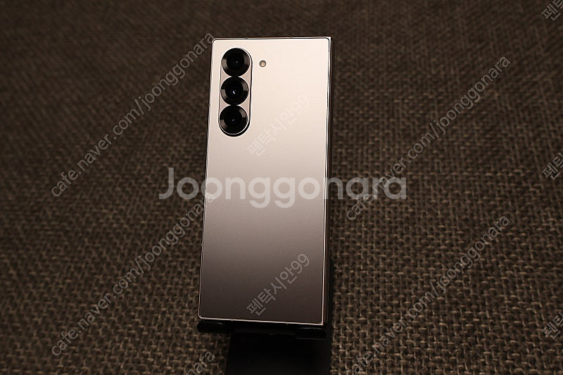 갤럭시 폴드6 256GB 실버 쉐도우 판매합니다.--2