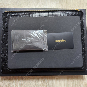 생로랑 YSL 금장 태블릿 케이스 악어가죽 블랙 클러치백 판매 합니다.