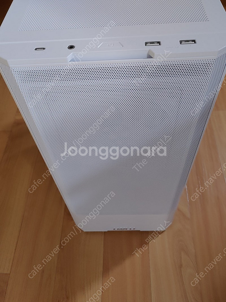리안리 lancool 207 화이트 미들타워 pc케이스--2