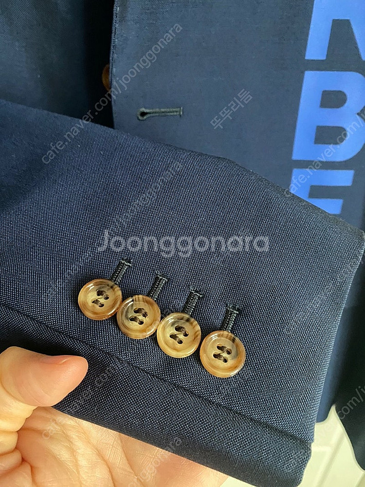 버버리키즈 12y 자켓 판매합니다.--4