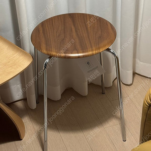 프리츠한센 닷스툴 우드