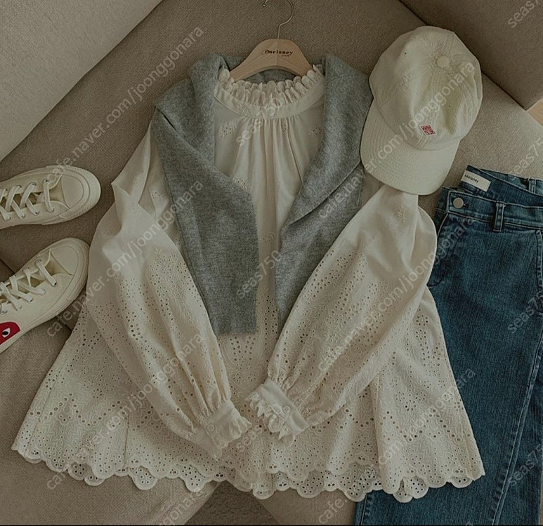멜라니앤베리 레이스자수펀칭블라우스--1
