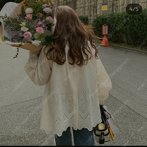 멜라니앤베리 레이스자수펀칭블라우스