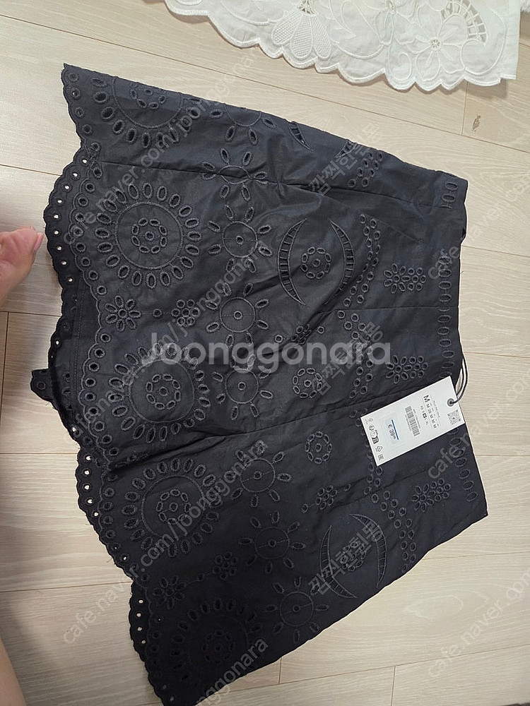 자라 로맨틱블라우스 화이트L ,자수버뮤다쇼츠블랙M 새상...--1