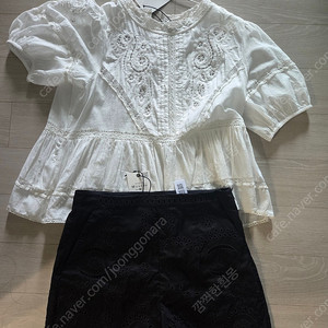 자라 로맨틱블라우스 화이트L ,자수버뮤다쇼츠블랙M 새상품팝니다 셋트로 너무 이뽀요