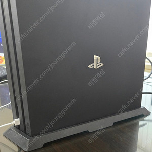 ps4 프로 7117b + 듀얼쇼크 + 정품 듀얼쇼크 춧전거치대 + 게임타이틀 2개
