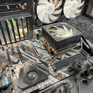 [75%할인] 라이젠9 3900X + 기가바이트 X570 UD 메인보드 + 1200W + 풍통 T840 케이스