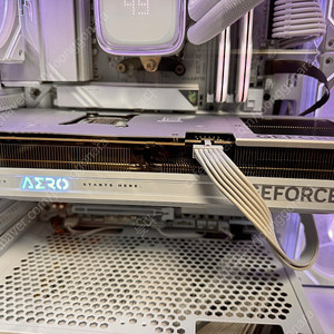 기가바이트 RTX 5080 AERO OC SSF 판매합니다.
