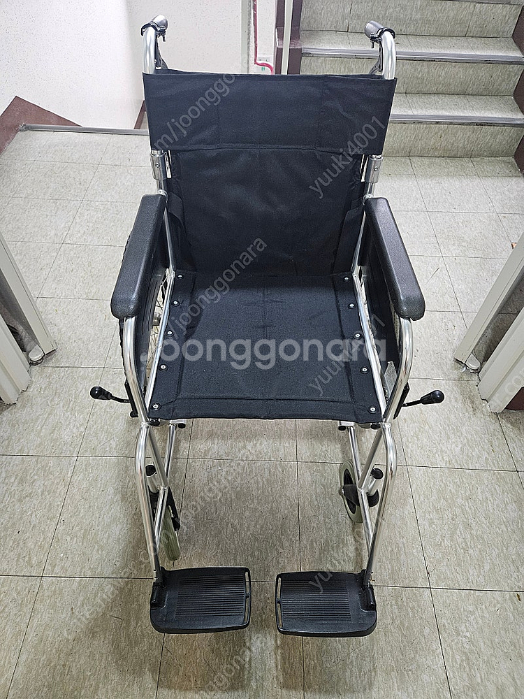 접이식 휠체어 싸게 6만원에 판매합니다 (상태좋음)--0