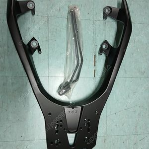엑스맥스 300 KRA 알루미늄 캐리어 신품 싸게 팝니다