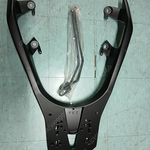 엑스맥스 300 KRA 알루미늄 캐리어 신품 싸게 팝니다