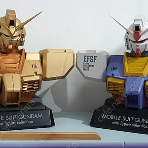 1/20 퍼스트 건담 흉상 일반판 Display Case 와 피규어 판매 합니다. (미개봉)