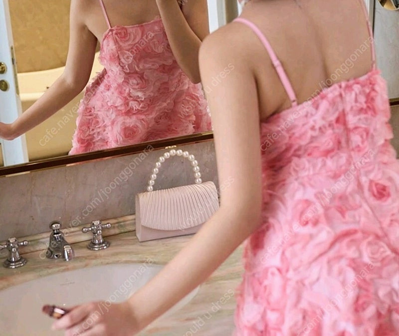 웨딩드레스 새상품 모두 각각 60000원! 저렴하게 판매해요. 유색드레스 셀프웨딩드레스 브라이덜샤워 이미지