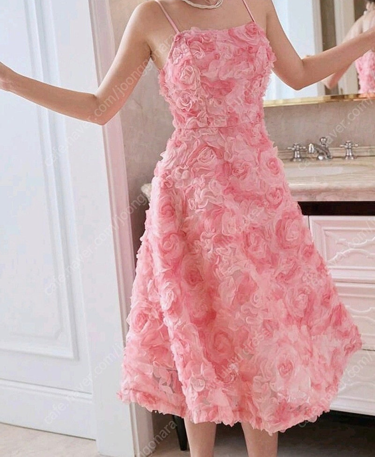 웨딩드레스 새상품 모두 각각 60000원! 저렴하게 판매해요. 유색드레스 셀프웨딩드레스 브라이덜샤워 이미지