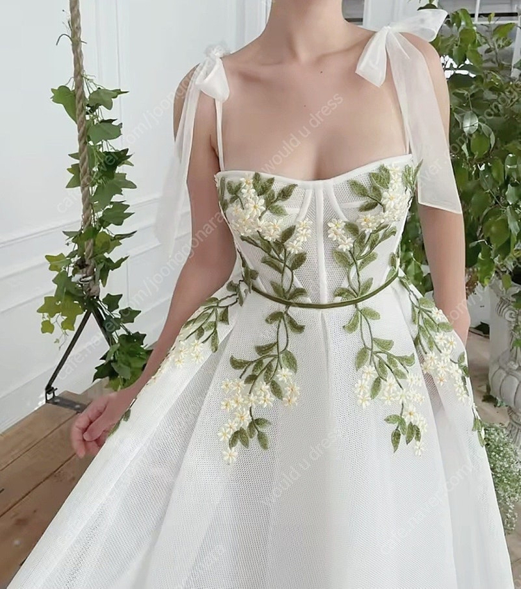 웨딩드레스 새상품 모두 각각 60000원! 저렴하게 판매해요. 유색드레스 셀프웨딩드레스 브라이덜샤워 이미지