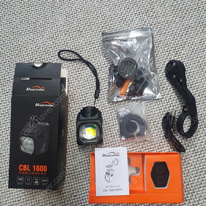 매직샤인 cbl1600 전조등 팝니다 (가민 마운트로 교체)