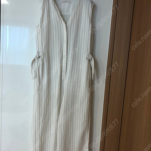 한섬 더캐시미어 스트라이프 린넨 인견 점프수트 점프슈트 멜빵 휴가룩 여행룩