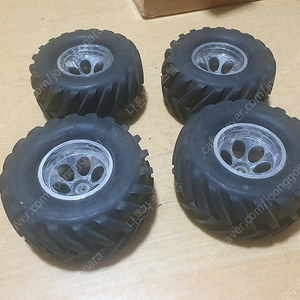 1/10 몬스터 휠타이어 팝니다