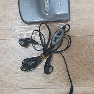 소니 Sony SRF-M900 깨끗한 미니슬림형 FMAM스테레오라디오 국내방송수신되는 깨끗한 정상제품 30만원에 드립니다 - 서울강서