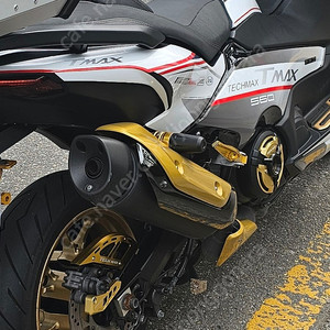 티맥스 560 2022년식 순정머플러 판매합니다