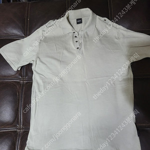 휴고보스(HUGO BOSS) 니트 반팔 카라티 M사이즈(실측 작은L) 사용감있지만 좋은편 27,900원(택배비별도)