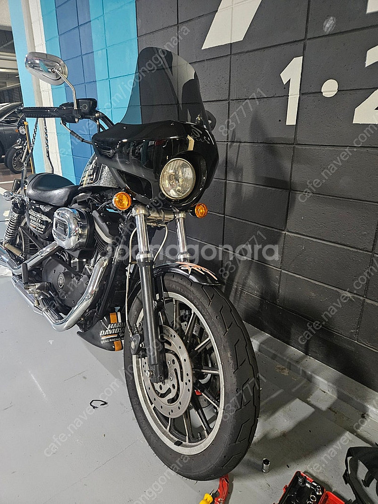 할리데이비슨 883r--0