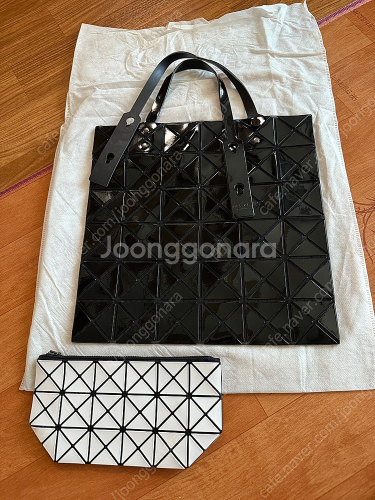 바오바오 루센트 블랙 + 흰색 파우치 새상품--1