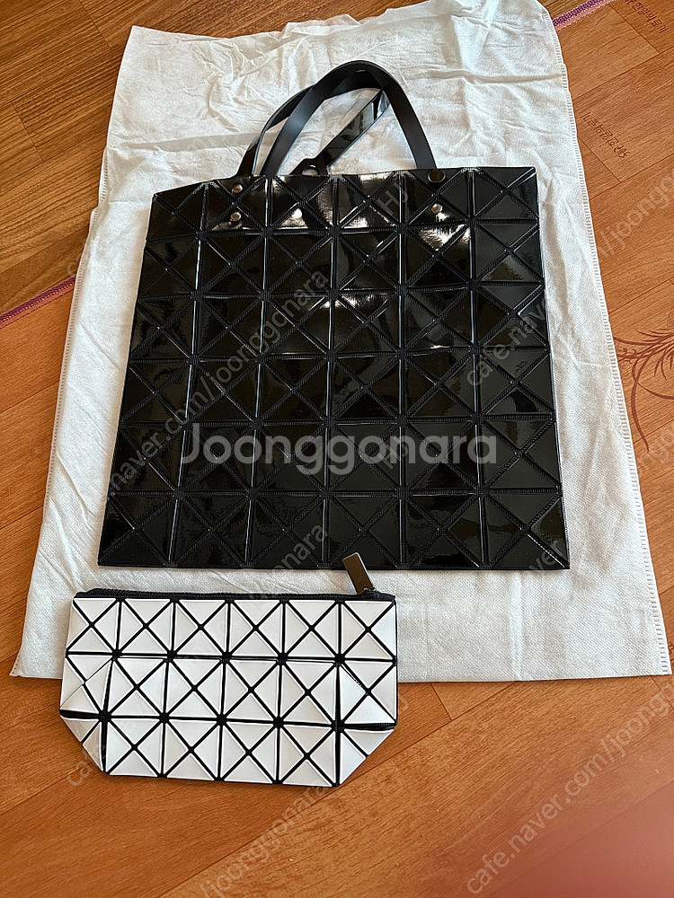 바오바오 루센트 블랙 + 흰색 파우치 새상품--2
