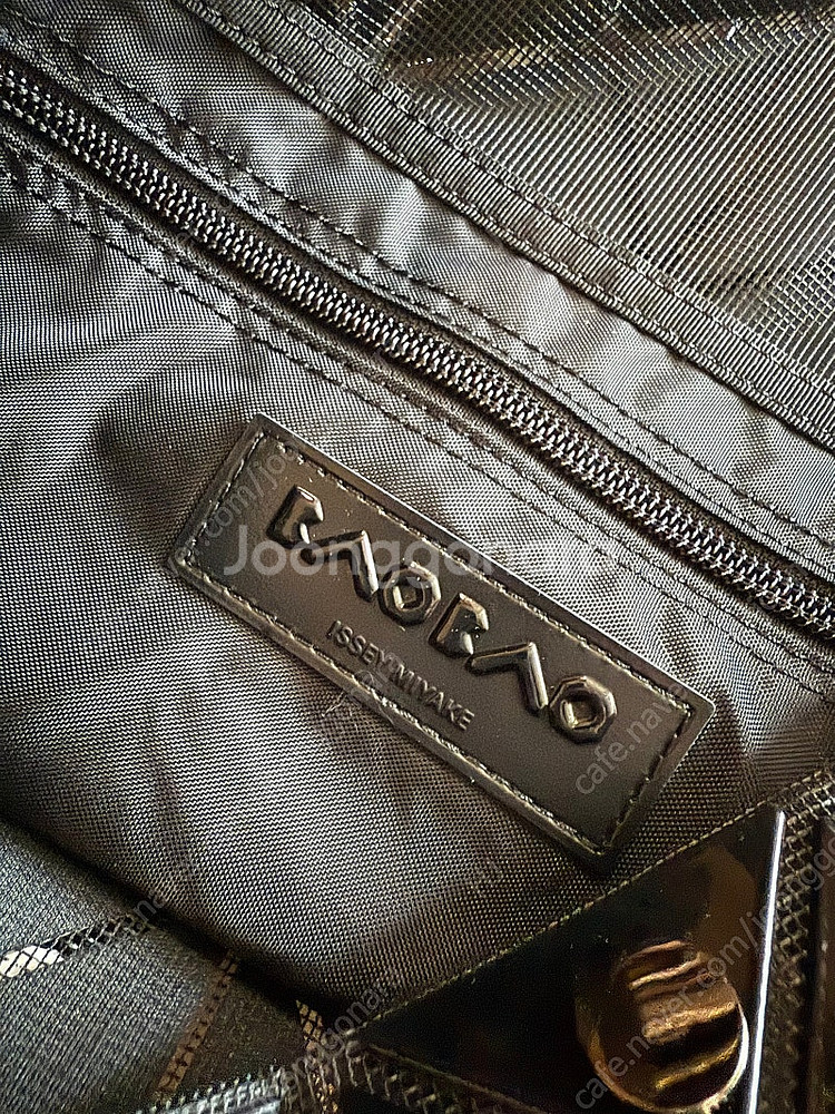 바오바오 루센트 블랙 + 흰색 파우치 새상품--3