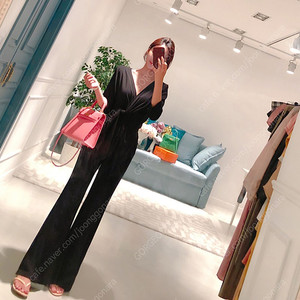 (새상품) 업클로젯 꼬임 투피스 블랙 FREE / 더로랑 더마농 러브썸원 라운지룩 슬로우앤드 베이델리 에드모어 하이퀄리티 베니토 아뜨랑스 히니크