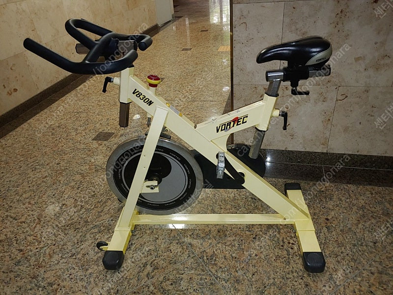 스핀바이크 스피닝 실내 자전거 이미지