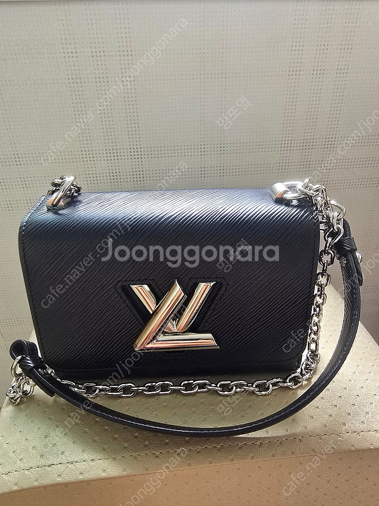 루이비통 M80836 블랙에삐 트위스트 숄더백--5