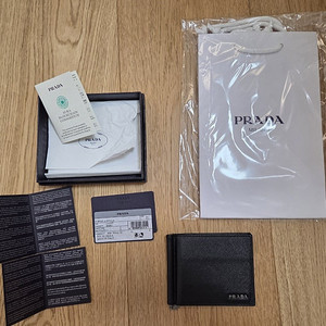 프라다 머니클립 남성 반지갑 정품