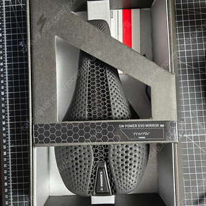 스페셜라이즈드 신형 에스웍스 파워 에보 미러 안장 (143) 판매합니다.