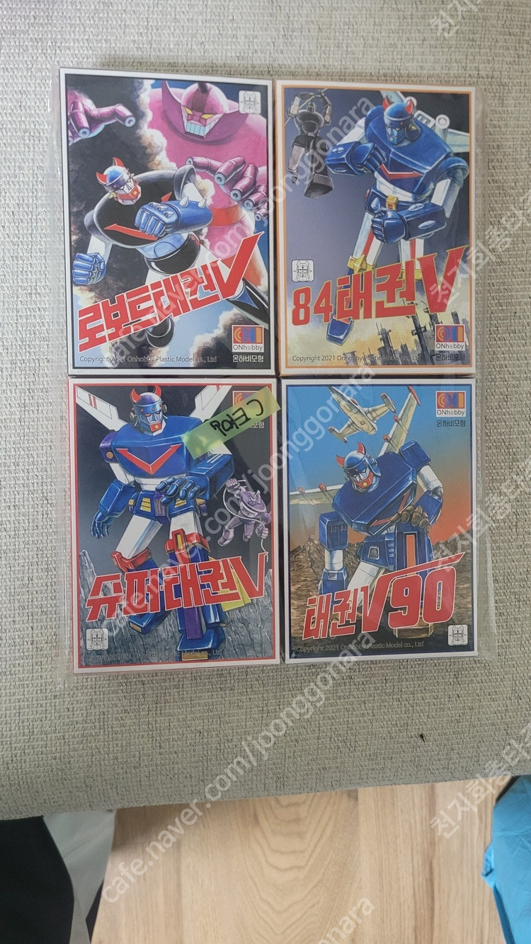 76.7 태권브이 애니버전 미개봉 외 판매합니다. 빠른 문의는 전화나 문자로 주세요. 앱채팅은 거의 안 봅니다.--2