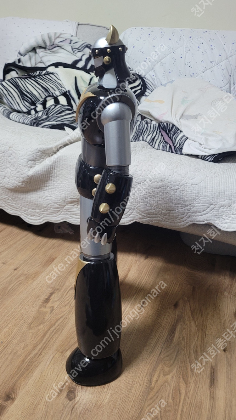 76.7 태권브이 애니버전 미개봉 외 판매합니다. 빠른 문의는 전화나 문자로 주세요. 앱채팅은 거의 안 봅니다.--7