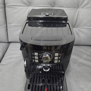 드롱기 커피머신 (ECAM12.122.B) 팝니다