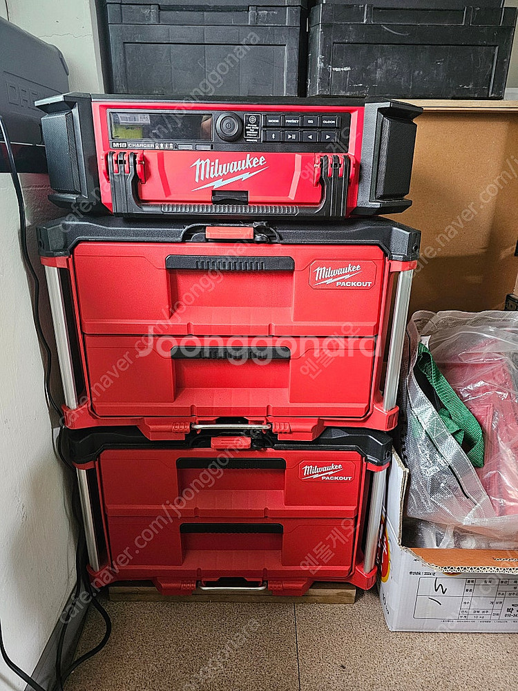 밀워키 m18 prc 팩아웃 라디오 팝니다.--0