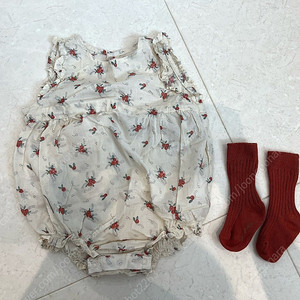 베네베네 바디수트+양말 18m