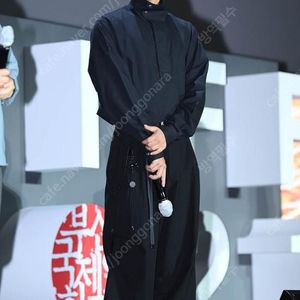 지방시 오버핏 하이넥 카라 메튜 명작 셔츠 네이비 39사이즈 팝니다