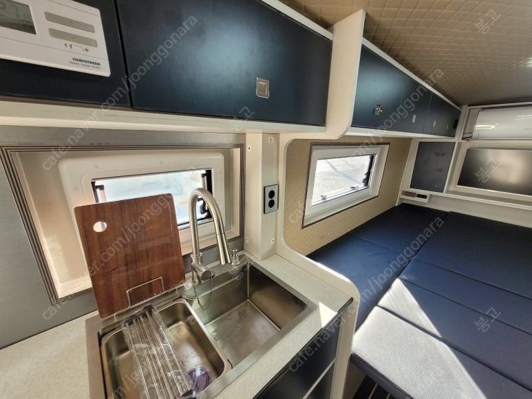 카운티 캠핑카 인산철1200A 태양광 1200W 판매합니다. 이미지