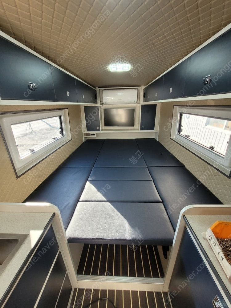 카운티 캠핑카 인산철1200A 태양광 1200W 판매합니다. 이미지