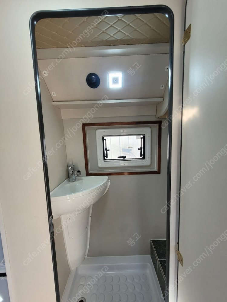 카운티 캠핑카 인산철1200A 태양광 1200W 판매합니다. 이미지