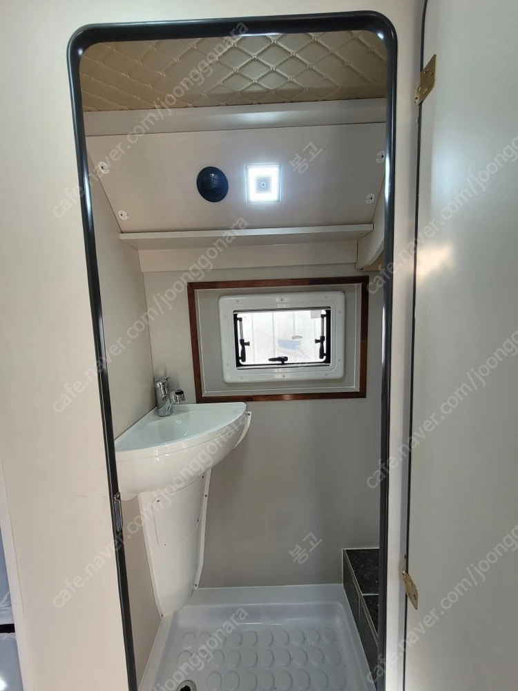 카운티 캠핑카 인산철1200A 태양광 1200W 판매합니다. 이미지
