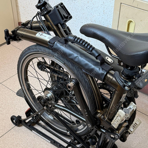 24년형 브롬톤 m6r 블랙라커 민트급 판매합니다.