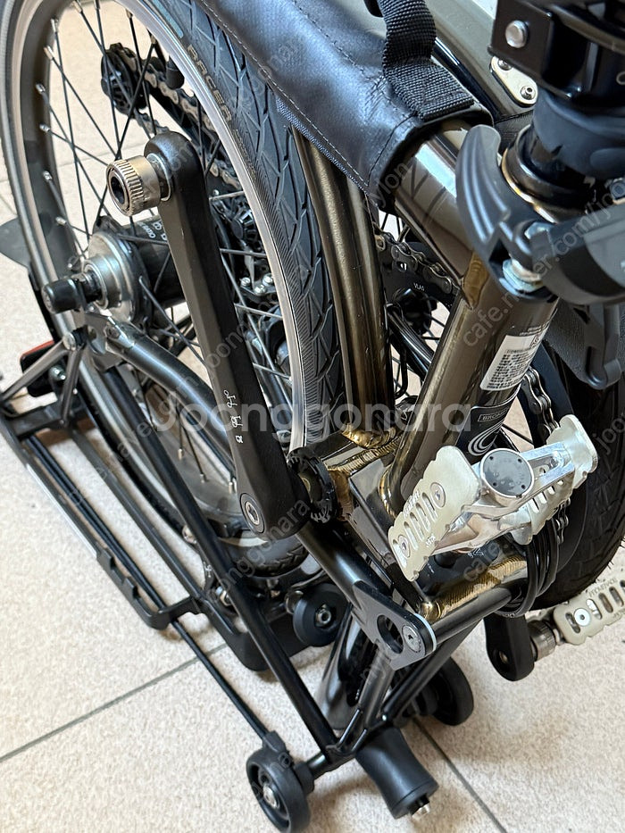 24년형 브롬톤 m6r 블랙라커 민트급 판매합니다.--2