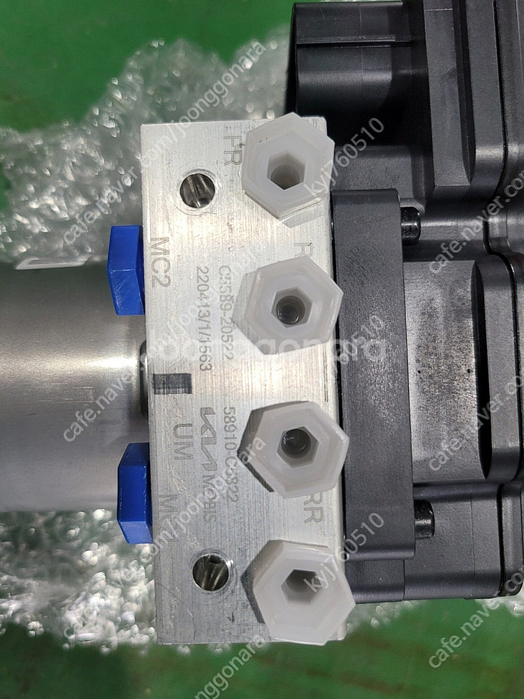 올뉴쏘렌토 ABS모듈 판매/품번 58910-C5822 200,000원--0